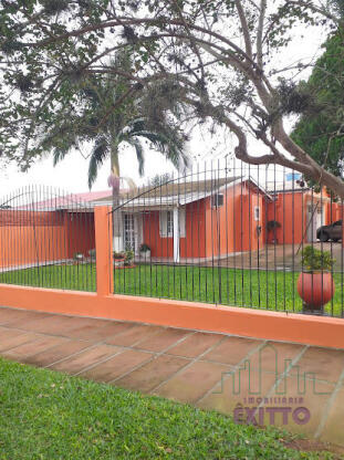 Casa de esquina a VENDA