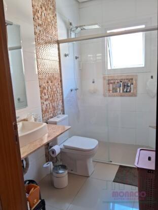 Casa plana com piscina