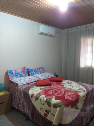 Casa de esquina a VENDA