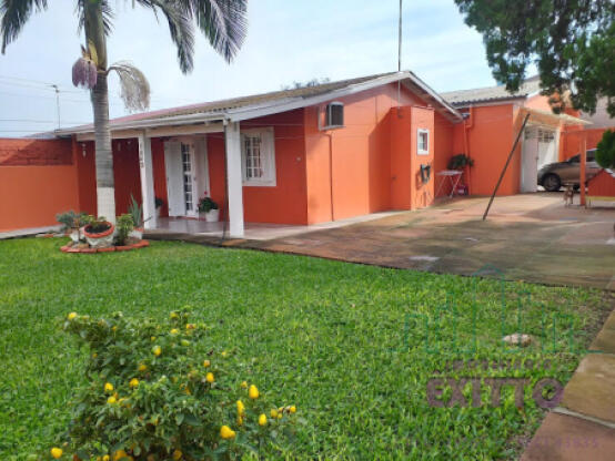 Casa de esquina a VENDA