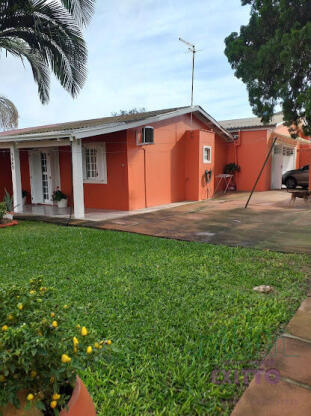 Casa de esquina a VENDA