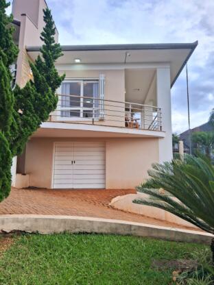 Casa de esquina Na Encosta do Sol