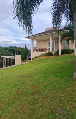 Casa de esquina Na Encosta do Sol