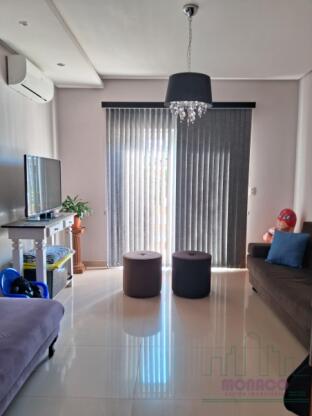 Casa plana com piscina