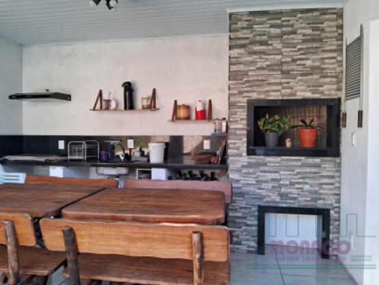 Casa plana com piscina