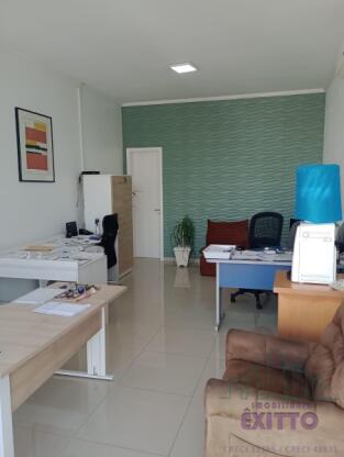 CASA COM LOJA COMERCIAL