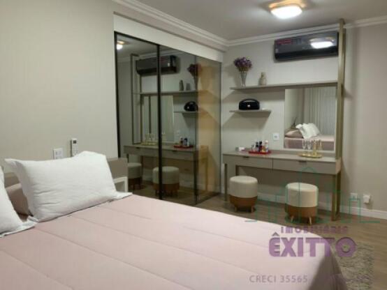 CASA PLANA NO CENTRO COM PISCINA