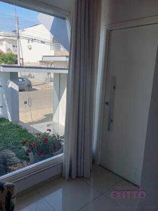 CASA COM LOJA COMERCIAL