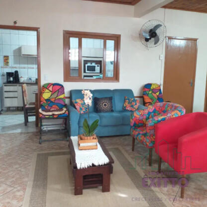 Casa de esquina a VENDA