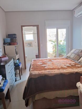 Casa plana com piscina