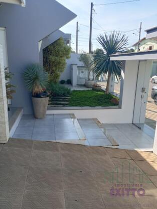 CASA COM LOJA COMERCIAL