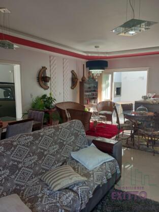 CASA COM LOJA COMERCIAL