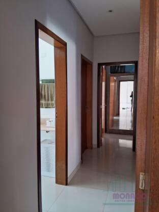 Casa plana com piscina