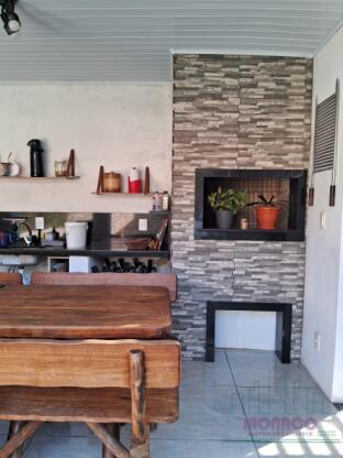 Casa plana com piscina