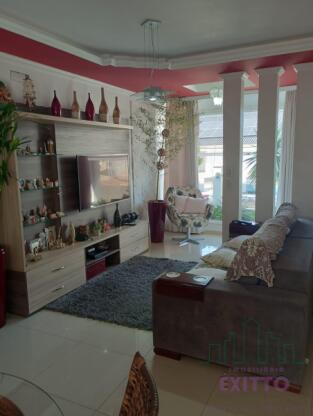 CASA COM LOJA COMERCIAL