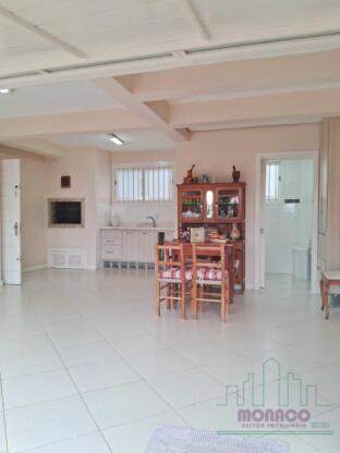 Casa de esquina Na Encosta do Sol