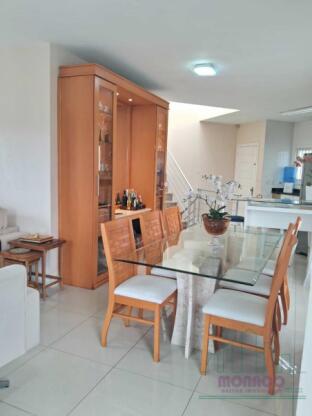 Casa de esquina Na Encosta do Sol